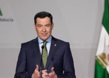 El peso de Vox en el Gobierno de Juan Manuel Moreno encalla el acuerdo de investidura en Andalucía