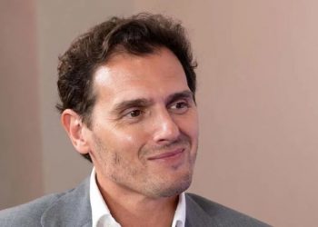Albert Rivera destaca el papel de las madres de sus hijas y califica a Daniela y Lucía como su «mejor legado»
