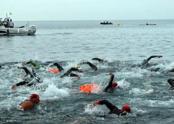 Ceuta se convierte en el epicentro mundial de las aguas abiertas con una histórica ‘Vuelta al Hacho’