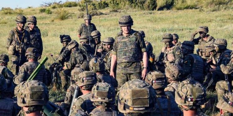 El Ministerio de Defensa descarta el regreso del servicio militar obligatorio y publica una oferta de plazas voluntarias para reservistas