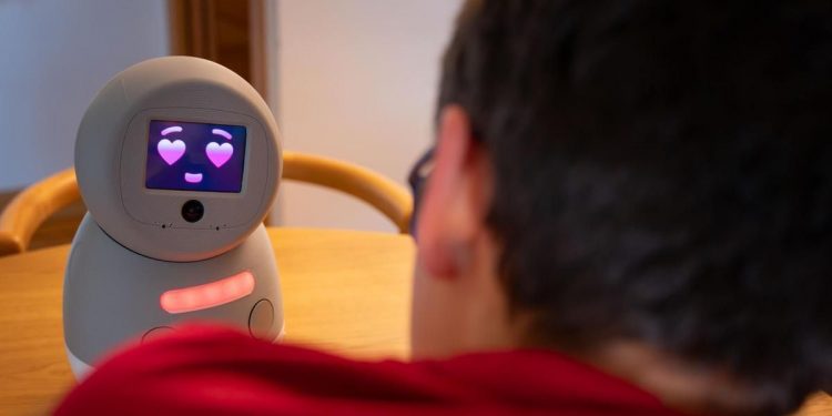 Un robot con inteligencia artificial desarrollado por el CSIC expresa emociones para apoyar a niños con autismo en sus terapias