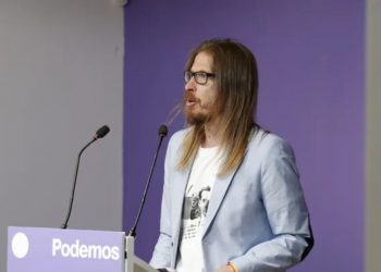 Podemos tilda de «patético» que Sánchez mantenga a la directora de la Guardia Civil tras su imputación