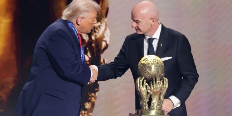 Trump niega presiones a la FIFA por la polémica roja a Balogun: «No les dije qué hacer»