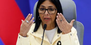 Delcy Rodríguez exige a Aldama que se retracte tras acusarla de entregar un sobre de PDVSA para financiar al PSOE