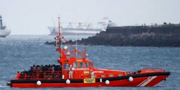 Salvamento Marítimo rescata a 15 migrantes en una patera al sureste de Formentera