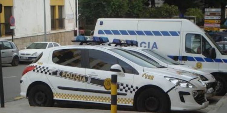 Una policía local de Ceuta y enfermera de formación salva la vida de una pasajera que se asfixiaba en un ferry