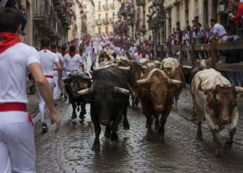 El cuarto encierro de San Fermín 2026, con toros de Álvaro Núñez, deja momentos de peligro y nueve trasladados por contusiones