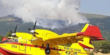 El Gobierno admite que solo cuenta con la mitad de sus hidroaviones de élite y pide a las autonomías «dosificar» el uso de medios aéreos