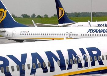 Pánico en un vuelo de Ryanair: una ventanilla se rompe en el aire y succiona parcialmente a un pasajero