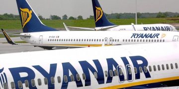Pánico en un vuelo de Ryanair: una ventanilla se rompe en el aire y succiona parcialmente a un pasajero