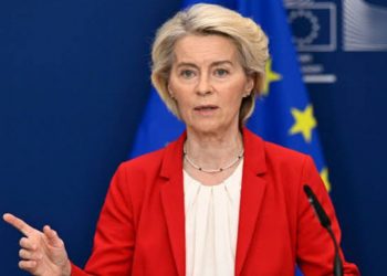 Von der Leyen propone regular el acceso de los menores a internet y fijar una edad mínima para las redes sociales