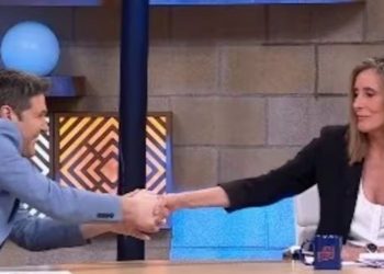 Marta Gómez Montero y Jesús Cintora zanjan su polémica con un apretón de manos en ‘Malas Lenguas’