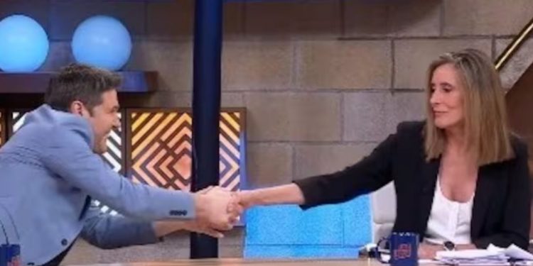 Marta Gómez Montero y Jesús Cintora zanjan su polémica con un apretón de manos en ‘Malas Lenguas’