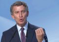 Feijóo alerta en Madrid de una «democracia debilitada» en España y carga contra el «autoritarismo» del Gobierno