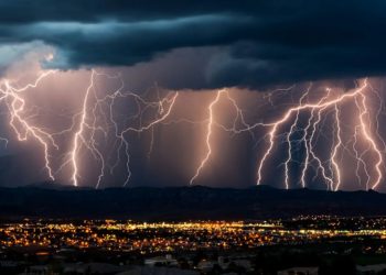 La AEMET activa el aviso por fuertes tormentas, granizo y lluvias de hasta 30 litros por metro cuadrado en varias regiones de España