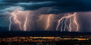La AEMET activa el aviso por fuertes tormentas, granizo y lluvias de hasta 30 litros por metro cuadrado en varias regiones de España