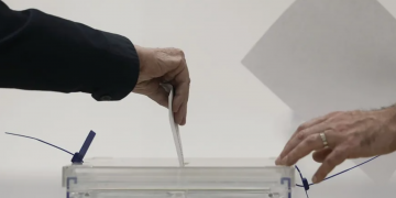 La Junta Electoral Central exige más control y un informe completo sobre el impacto de la ‘ley de nietos’ en el voto exterior