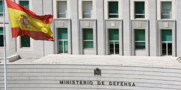 Crisis en plena campaña de incendios: Defensa incumple el pacto con Transición Ecológica para garantizar «al menos 10 aviones» de extinción