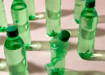 El nuevo recargo en botellas, briks y latas: el sistema por el que los envases costarán hasta veinte céntimos más desde agosto