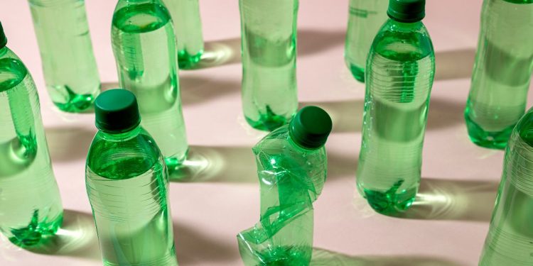 El nuevo recargo en botellas, briks y latas: el sistema por el que los envases costarán hasta veinte céntimos más desde agosto