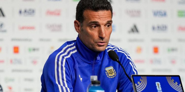 Scaloni, entre elogios y risas antes de la final ante España: “Que salga el autobús de la selección ya me preocupa”