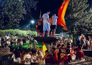 Muere un niño de 13 años en Ciudad Rodrigo tras desprenderse una fuente durante la celebración del Mundial
