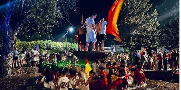 Muere un niño de 13 años en Ciudad Rodrigo tras desprenderse una fuente durante la celebración del Mundial