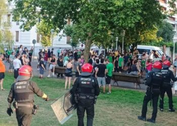 Incidentes empañan las celebraciones del Mundial: agresión a militares en Pamplona y un trágico accidente en Salamanca