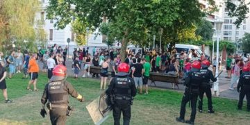 Incidentes empañan las celebraciones del Mundial: agresión a militares en Pamplona y un trágico accidente en Salamanca