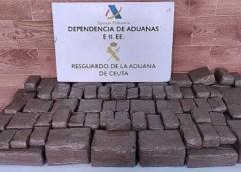 El falso ‘chocolate de Dubái’ que escondía hachís: interceptan 33 kilos de droga en la frontera de Ceuta