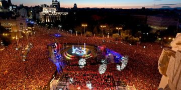 “Nuestro éxito es vuestro éxito”: Madrid se tiñe de rojo en una fiesta histórica con dos millones de personas para recibir a los campeones del mundo