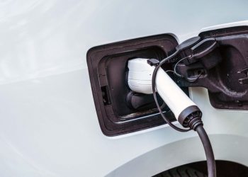 El Gobierno aprueba las ayudas a la compra del coche eléctrico con la mitad de presupuesto y siete meses de retraso