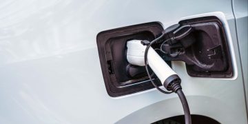 El Gobierno aprueba las ayudas a la compra del coche eléctrico con la mitad de presupuesto y siete meses de retraso
