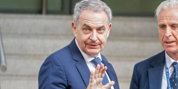 El Gobierno mantiene su postura y Zapatero guarda silencio tras el nuevo revés judicial del ‘caso Plus Ultra’