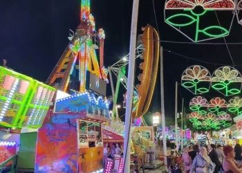 Luz verde a la Feria de Ceuta: un buque de gran tonelaje resuelve el transporte de las atracciones de adultos