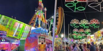 Luz verde a la Feria de Ceuta: un buque de gran tonelaje resuelve el transporte de las atracciones de adultos