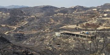El Parlamento analiza el incendio de Almería: un fuego «extraordinario» que se propagó a 128 metros por minuto