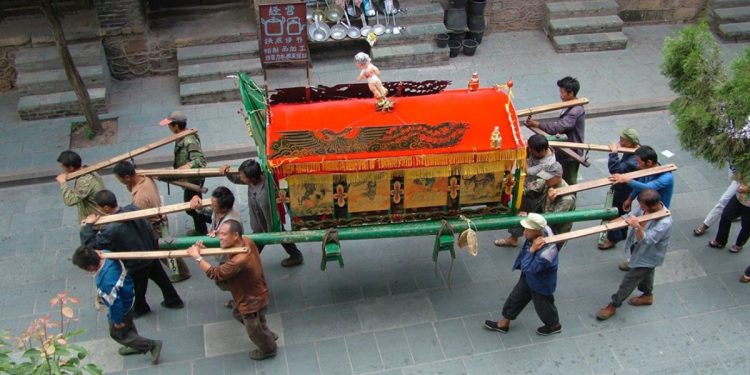Falsos entierros, estafas y ‘cadáveres’ sedientos: el fenómeno de las muertes simuladas en China