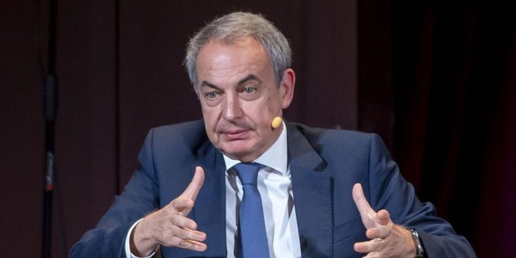 El juez rechaza anular la investigación a Zapatero por el ‘caso Plus Ultra’ al presentar el recurso fuera de plazo
