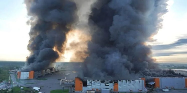 Al menos seis muertos tras el impacto de un misil de crucero ucraniano contra una fábrica militar rusa a 800 kilómetros de Moscú