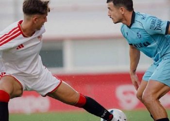 La AD Ceuta cae con honores ante el Sevilla FC pero deja grandes sensaciones en su segundo test (2-1)