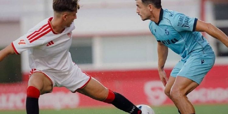 La AD Ceuta cae con honores ante el Sevilla FC pero deja grandes sensaciones en su segundo test (2-1)