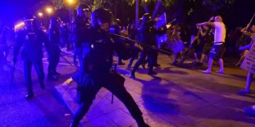 Una persona detenida y ocho heridos tras las cargas policiales al finalizar la marcha contra el turismo masivo en Palma