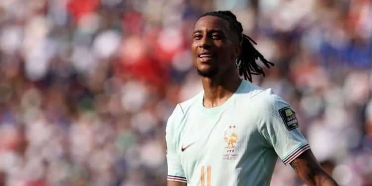 El Bayern de Múnich frena los rumores y cierra la puerta a la salida de Michael Olise