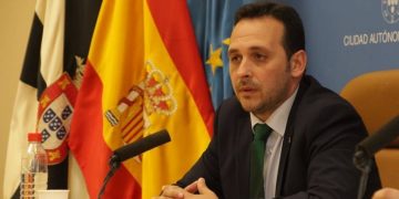 VOX tilda de «teatro» la reunión entre la Ciudad y Delegación y acusa a PP y PSOE de provovar el colapso migratorio en Ceuta