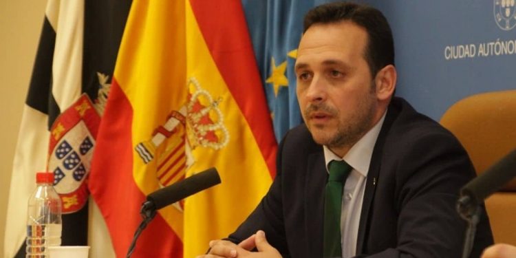 VOX tilda de «teatro» la reunión entre la Ciudad y Delegación y acusa a PP y PSOE de provovar el colapso migratorio en Ceuta