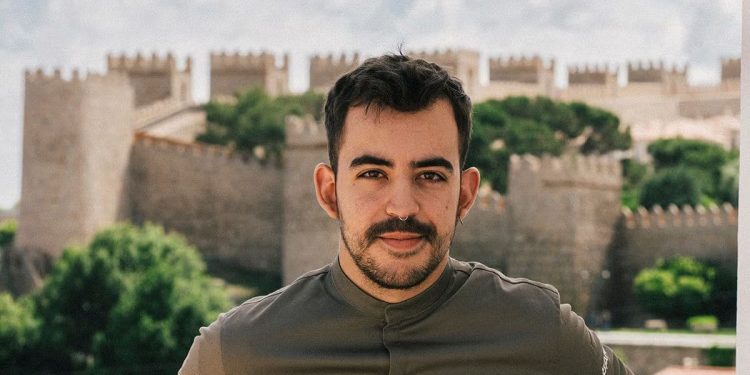 El chef Carlos Casillas cierra su restaurante con estrella Michelin para repartir 18.000 comidas en el incendio de Ávila