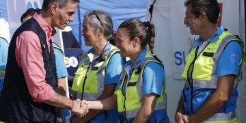 Sánchez sitúa la evolución de los incendios en fase «favorable», pero pide «máxima prudencia» ante 12 horas «decisivas»