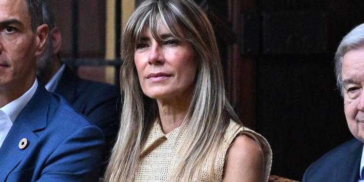 Begoña Gómez cambia de abogado a las puertas del juicio y solicita más tiempo al juez Peinado