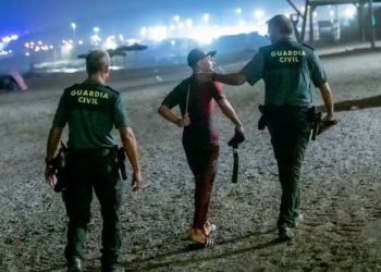 Preocupación, empatía y demandas a Europa: los ceutíes alzan la voz ante la saturación por la crisis migratoria